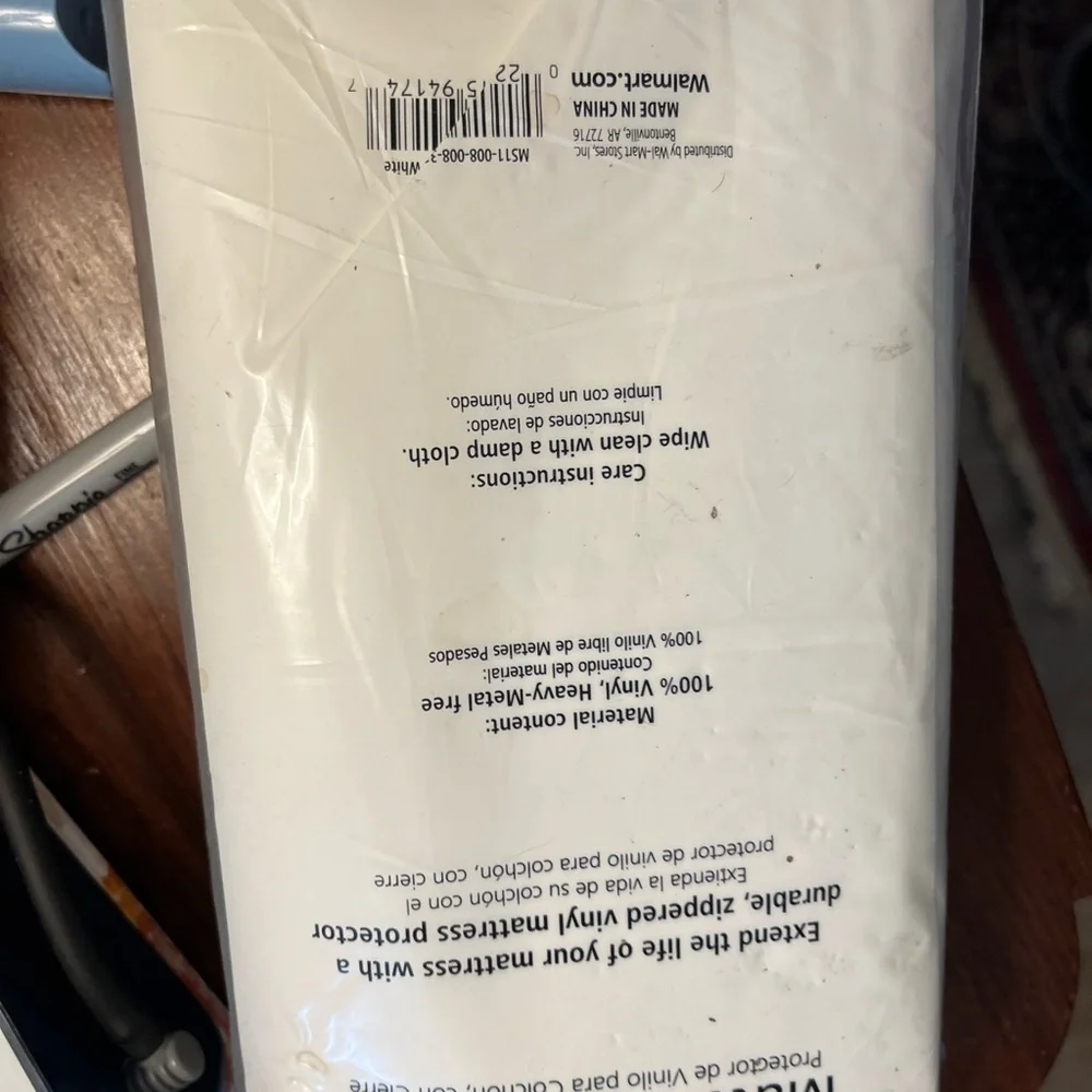 zippered Vinyl Mattress Protector/ Queen